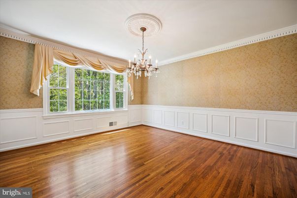 Chandelier, Empty room, Interior, Wood Texture Flooring