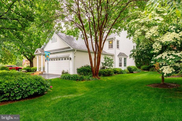 Attached, Backyard, Exterior, Facade, Queen Anne Victorian