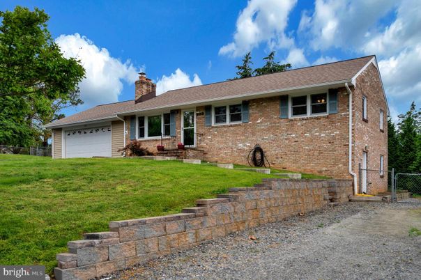 Attached, Exterior, Facade, Brick Facade, Cape Cod