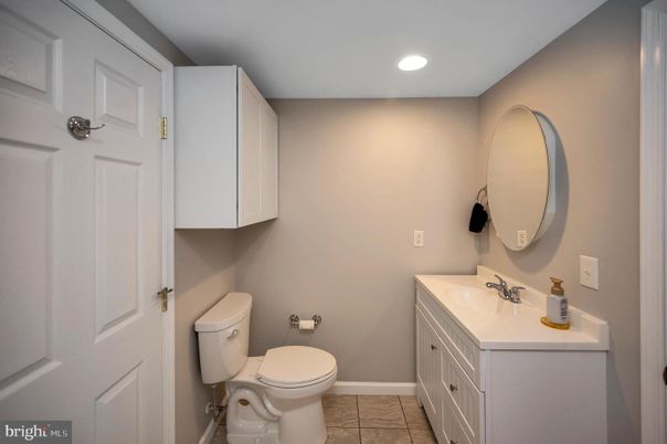 Bathroom, Interior, Recessed Lighting