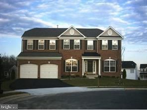 Attached, Exterior, Facade, Brick Facade, Georgian