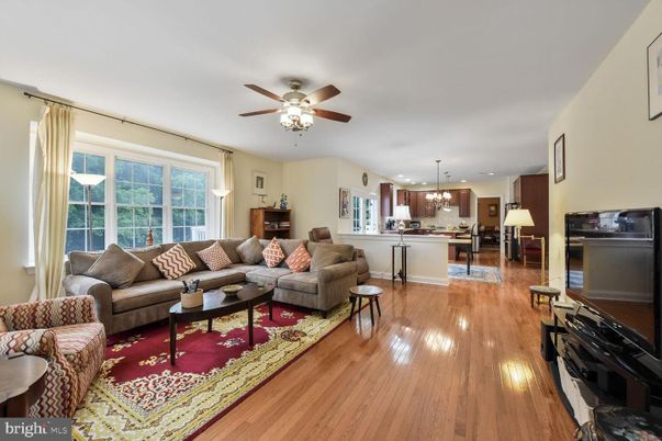 Interior, Kitchen, Living room, Pendant Lights, Recessed Lighting, Wood Texture Flooring