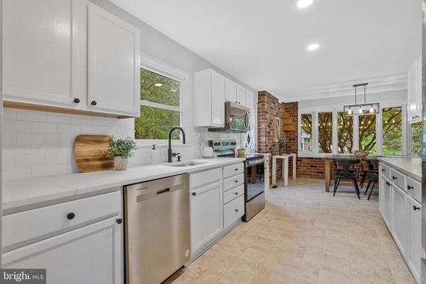 Dining room, Interior, Kitchen, Pendant Lights, Recessed Lighting, Stainless Steel Appliances, Stone Walls