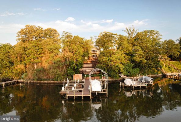 Exterior, Lake