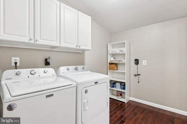 Interior, Washer, Wood Texture Flooring