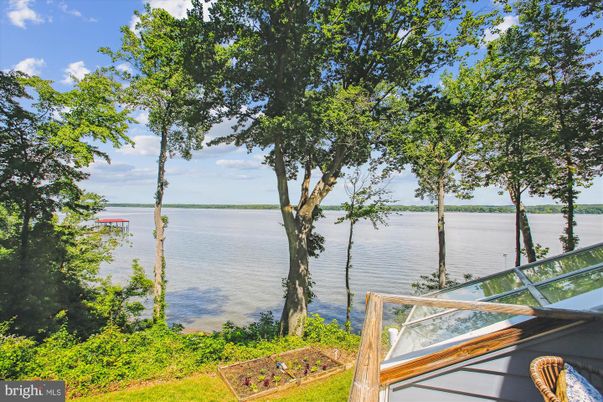 Exterior, Lake