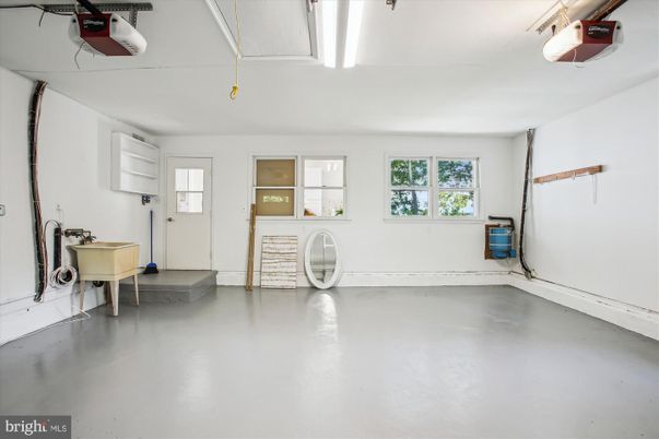 Garage, Interior