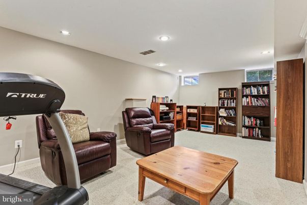 Fitness Equipment, Interior, Living room, Recessed Lighting