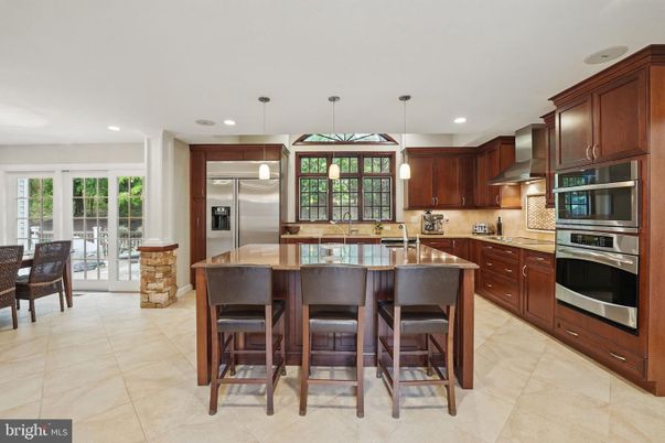 Dining room, Interior, Kitchen, Pendant Lights, Recessed Lighting, Stainless Steel Appliances