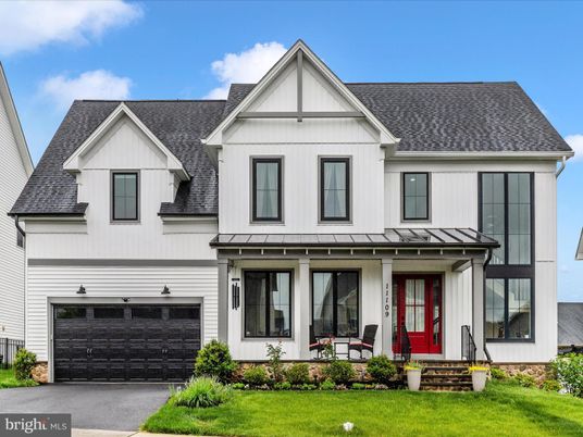 Attached, Exterior, Facade, Farmhouse