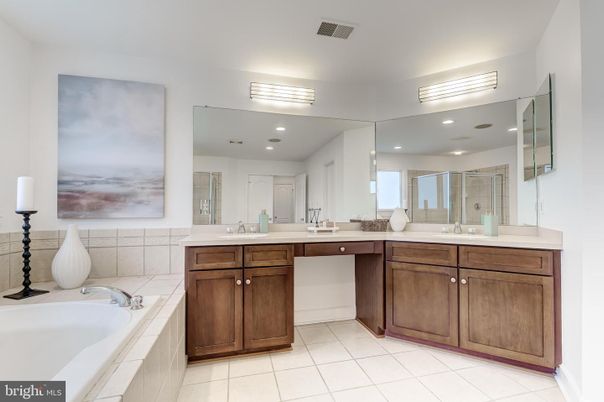 Bathroom, Dual Sink Vanities, Interior, Recessed Lighting