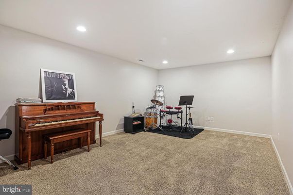 Fitness Equipment, Interior, Piano, Recessed Lighting