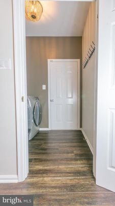 Interior, Washer, Wood Texture Flooring