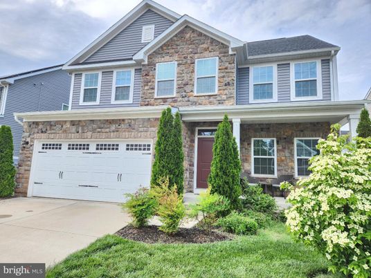 Attached, Exterior, Facade, Brick Traditional