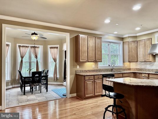 Dining room, Interior, Kitchen, Recessed Lighting, Wood Texture Flooring