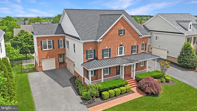 Attached, Exterior, Facade, Brick Facade, Farmhouse