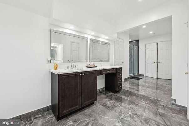 Bathroom, Interior, Recessed Lighting