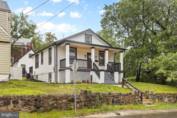 Backyard, Exterior, Facade, Queen Anne Victorian
