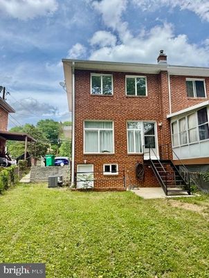 Backyard, Exterior, Facade, Brick Facade, Rowhouse