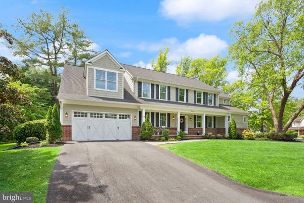 Attached, Exterior, Facade, Farmhouse