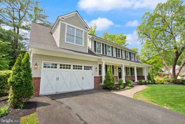 Attached, Exterior, Facade, Farmhouse