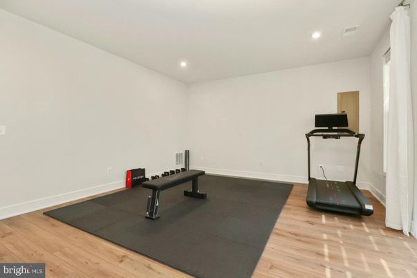 Fitness Equipment, Interior, Recessed Lighting, Wood Texture Flooring