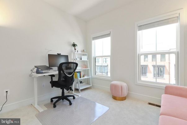 Home Office, Interior