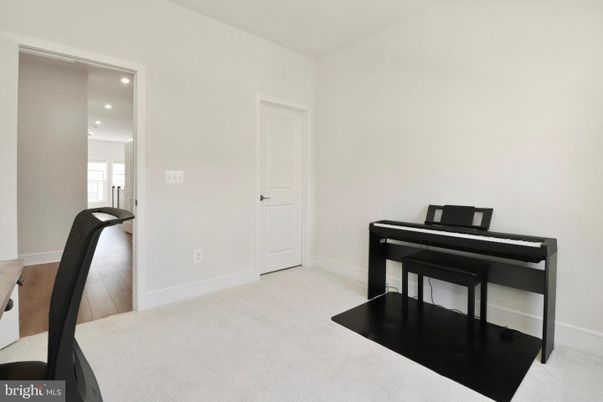 Interior, Piano, Recessed Lighting, Wood Texture Flooring