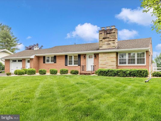 Attached, Exterior, Facade, Brick Facade, Ranch