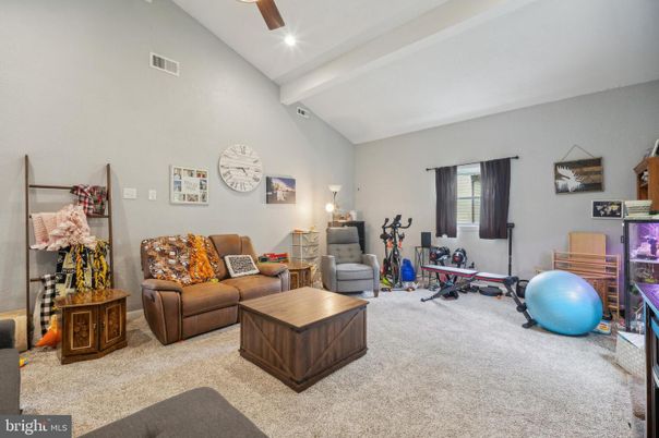 Fitness Equipment, Interior, Living room, Recessed Lighting