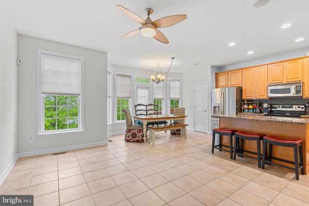 Chandelier, Dining room, Interior, Kitchen, Recessed Lighting, Stainless Steel Appliances