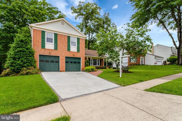 Attached, Exterior, Facade, Brick Facade, Split Level