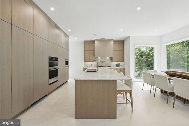 Dining room, Interior, Kitchen, Recessed Lighting, Stainless Steel Appliances