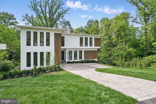 Backyard, Exterior, Facade, Raised Ranch