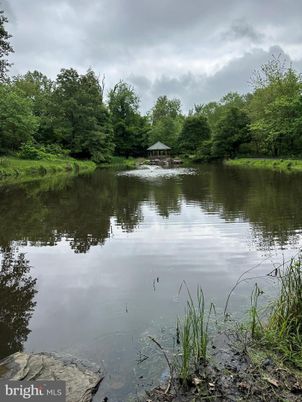 Exterior, Lake