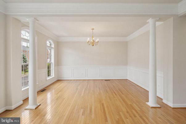 Chandelier, Empty room, Interior, Wood Texture Flooring
