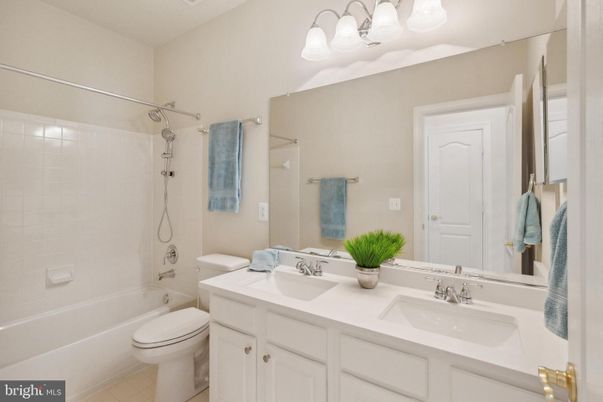 Bathroom, Dual Sink Vanities, Interior