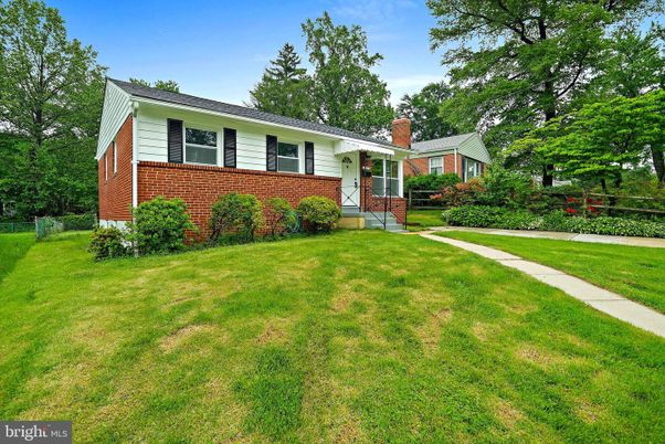 Backyard, Exterior, Facade, Brick Facade, Cape Cod