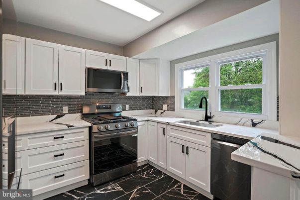 Interior, Kitchen, Marble, Stainless Steel Appliances