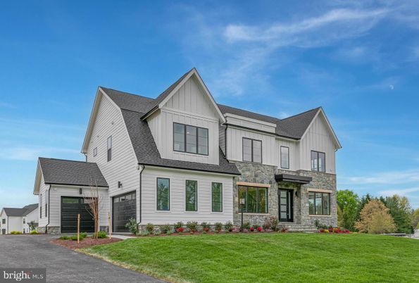 Attached, Exterior, Facade, Farmhouse