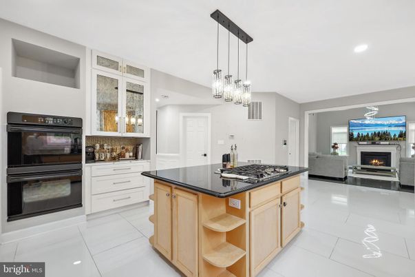 Fireplace, Interior, Kitchen, Pendant Lights, Recessed Lighting