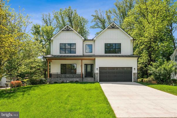 Attached, Exterior, Facade, Farmhouse