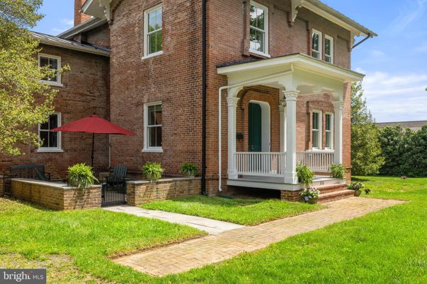 Exterior, Facade, Brick Facade, American Foursquare