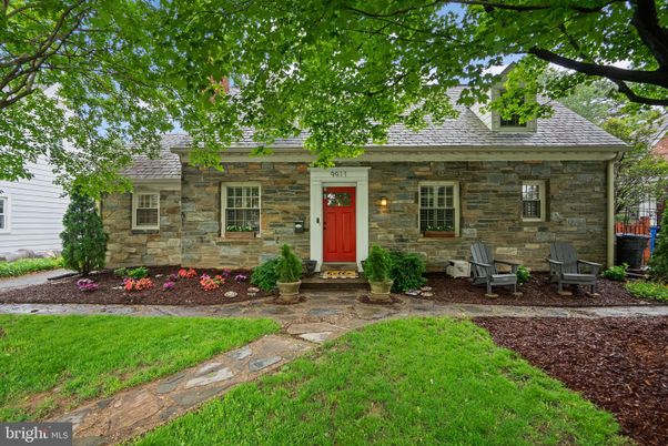 Exterior, Facade, Cape Cod