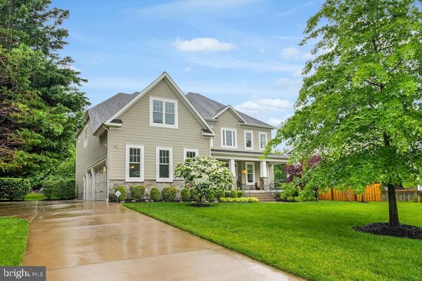 Attached, Exterior, Facade, Farmhouse