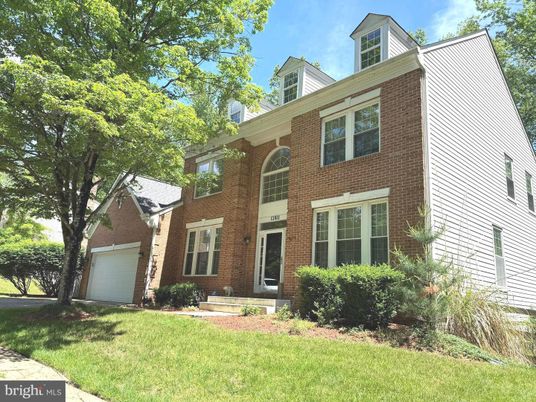 Attached, Exterior, Facade, Brick Facade, Georgian