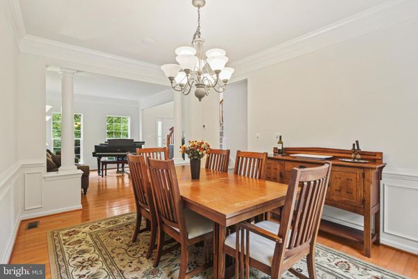 Chandelier, Dining room, Interior, Piano, Wood Texture Flooring