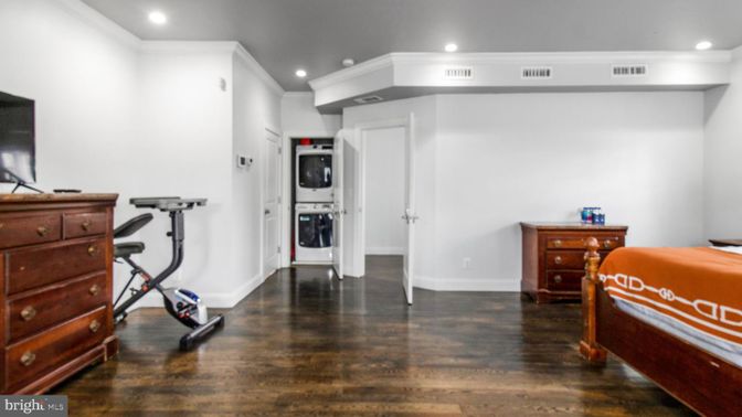 Bedroom, Fitness Equipment, Interior, Recessed Lighting, Wood Texture Flooring