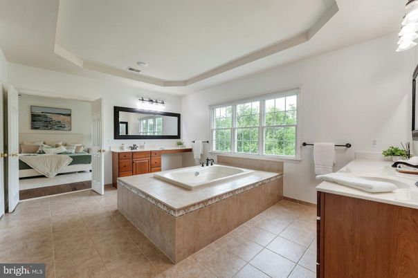 Bathroom, Dual Sink Vanities, Interior, Living room, Recessed Lighting