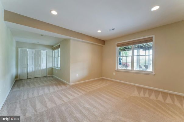 Empty room, Interior, Recessed Lighting